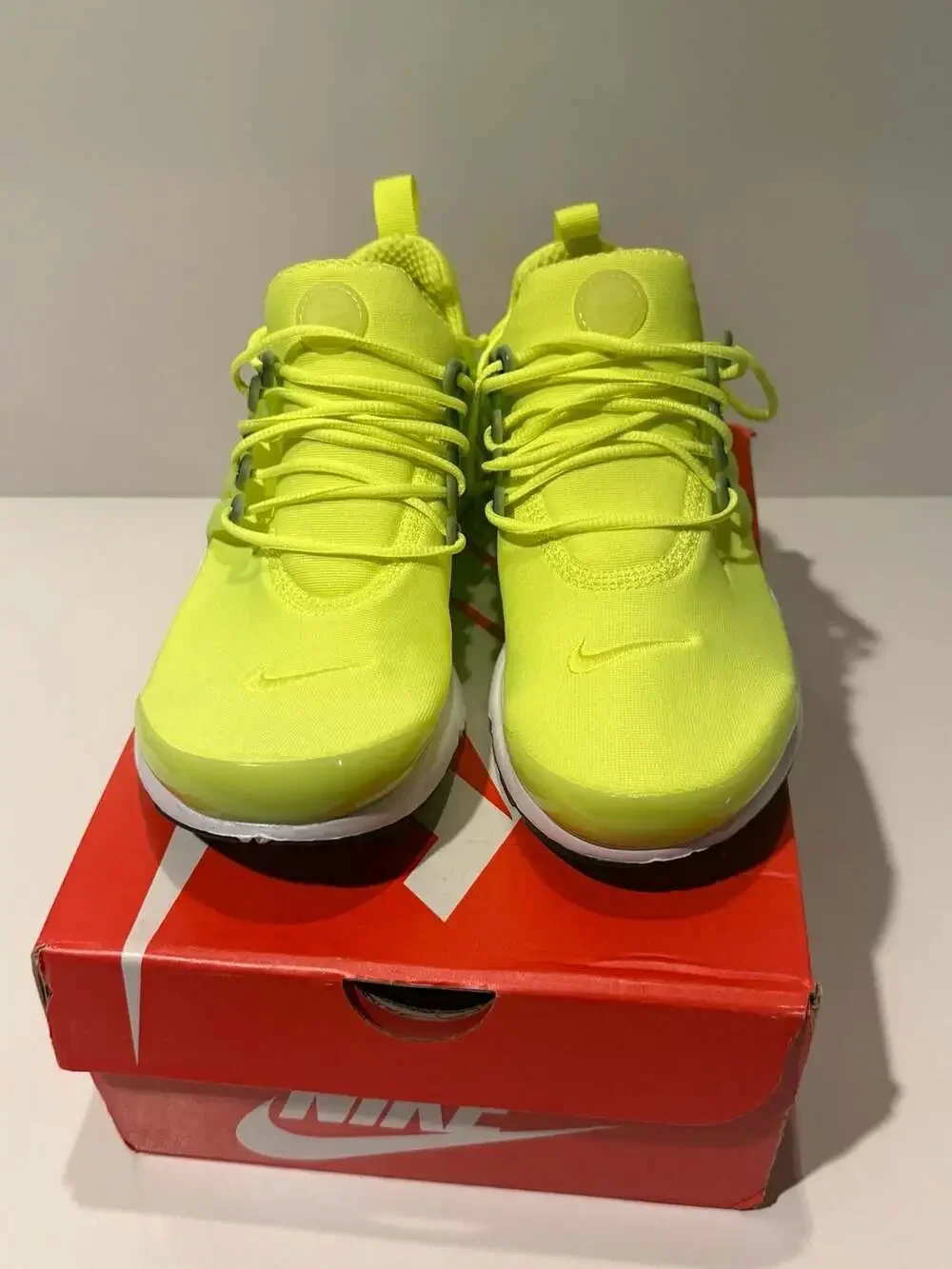 Nike Air Presto Size 5.5 Volt Black White